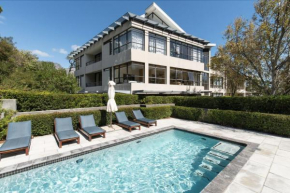 Lovely one bedroom in The Glen, Camps Bay
